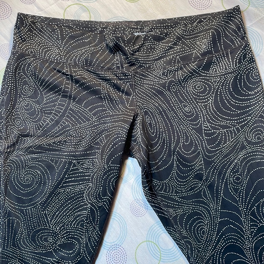 Mossimo black & white leggings size XL